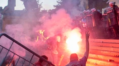 Protivládne protesty v Srbsku sa vyostrujú, vo viacerých mestách prerástli do násilia