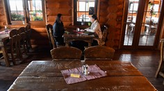 Mikas vydal vyhlášky k prevádzkam. Od pondelka sa v reštauráciách najete aj po ôsmej