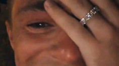 Hviezda seriálu Arrow sa pochválila snubným prsteňom. Od muža