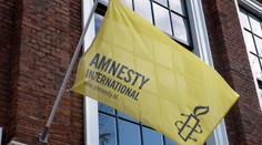 Neprimerane drahé bývanie, obmedzená sloboda prejavu, diskriminácia Rómov. AI nešetrí kritikou na Slovensko