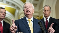 Zavedieme clá, ktoré vám rozdrvia kosti. Republikánsky senátor sa vyhráža obchodným partnerom Ruska vrátane Slovenska