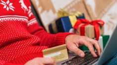 Vianoce pod rúškom konsolidácie: Mnohí Slováci si pod stromčekom nájdu skromnejšie dary