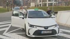 Taxislužba zavádza zásadnú novinku: Ženy budú voziť ženy. Konkurencia prišla s novinkou iného druhu