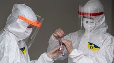 Počet pozitívne testovaných ľudí výrazne klesol. Na ochorenie COVID-19 ale zomrelo ďalších 71 ľudí