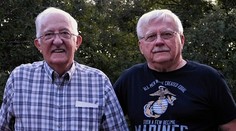 Dvaja muži tvrdia, že ich po narodení pred 80 rokmi zamenili. Podali žalobu