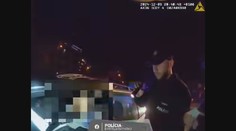 Na mol opitá policajtka spôsobila nehodu, ktorej účastníkmi bolo aj 8 detí. Inšpekcia ju už obvinila