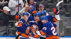 VIDEO: Bo Horvat zariadil triumf Islanders čistým hetrikom. Posledná jednotka draftu sa zapísala do histórie