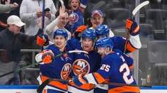 VIDEO: Bo Horvat zariadil triumf Islanders čistým hetrikom. Posledná jednotka draftu sa zapísala do histórie