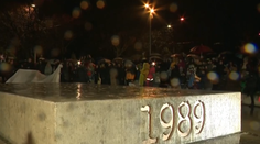 Spomienkové akcie a pochody po celom Slovensku: Ľudia si pripomínajú Nežnú revolúciu v uliciach