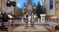 Kroje, spev a tradičné vinše. Na polnočnej omši na Orave sme zažili pravé slovenské Vianoce