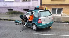 Hromadná nehoda v Ružomberku: Auto zostalo totálne zdemolované, hlásia zranených