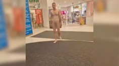 Bosý a nahý sa za bieleho dňa prechádzal po Žiline. Pred policajtmi utekal a zápasil s nimi