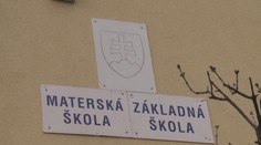 V škole zamestnávali starostovu manželku, na vyučovaní ju však vraj nikto nikdy nevidel