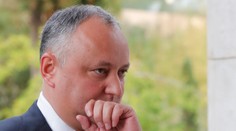 Kamión vrazil do prezidentskej kolóny v Moldavsku. Zrážku zachytila kamera