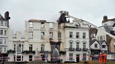 Požiar zničil pravdepodobne najstarší hotel v Anglicku