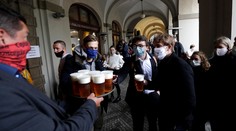 Česi znížili reprodukčné číslo na 0,8 a začínajú uvoľňovať opatrenia