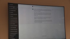 Umelá inteligencia si už našla aj študentov. Zrejme sa potešia tí, ktorí neradi píšu záverečné práce