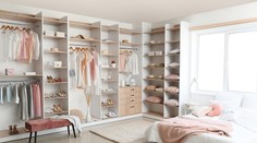 Spálňa nie je len o posteli, či nočných stolíkoch. Na čo pri jej zariaďovaní ešte myslieť?