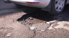 Cesty v Michalovciach pripomínajú tankodrom, oprava je zatiaľ v nedohľadne