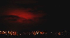 Šaľania nevedeli, čo sa deje. Na oblohe sa zjavila záhadná červená žiara