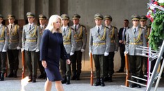 Najvyšší ústavní činitelia si pripomenuli 79. výročie SNP kladením vencov. Reagujú aj politické strany