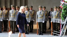 Najvyšší ústavní činitelia si pripomenuli 79. výročie SNP kladením vencov. Reagujú aj politické strany