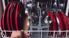 Možno vám ani nenapadlo, že aj tieto veci by ste mali občas hodiť do umývačky