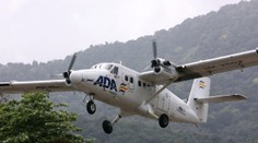 V Himalájach sa stratilo turistické lietadlo. Na palube bolo 22 ľudí