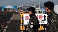 Šesť Američanov skončilo v putách. Do KĽDR chceli cez more posielať ryžu, doláre a biblie vo fľašiach