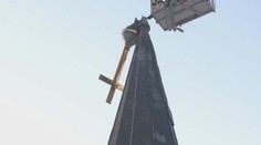 Zlomený kríž, ktorý vystrašil veriacich, už dali dole