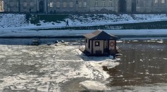 VIDEO: Dom v európskej metropole odniesla pokojná rieka. „Nehnuteľnosť“ patrí známemu aktivistovi