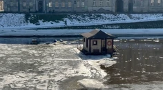 VIDEO: Dom v európskej metropole odniesla pokojná rieka. „Nehnuteľnosť“ patrí známemu aktivistovi