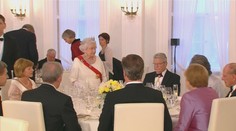 Ako jediný Slovák obsluhoval Alžbetu II. Marián prezradil vtipný moment z ich prvého stretnutia