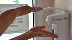 Žltačka sa rozšírila v ďalších regiónoch na juhu Slovenska. V obci Rakytník už potvrdili 15 prípadov