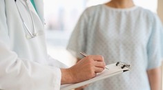 Rakovina často nebolí. Onkológ upozorňuje na nenápadné signály, ktoré ľudia prehliadajú