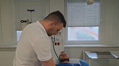 Talent, ktorý ostal doma. Mladý lekár Šimon pomáha tam, kde ho je najviac treba