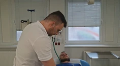 Talent, ktorý ostal doma. Mladý lekár Šimon pomáha tam, kde ho je najviac treba