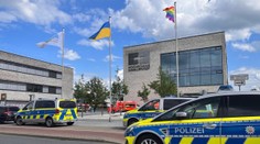 Po útoku nožom na univerzite v Nemecku zomrela zranená lektorka