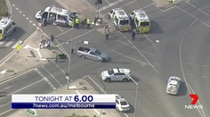 Auto vrazilo v Melbourne do siedmich školákov a ženy, vodič ušiel