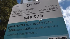 Platené parkovanie aj v menších mestách. Obyvatelia Dubnice nad Váhom sú proti, mesto to vraj nedomyslelo