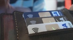 Krok, ktorí pocítia mnohí Slováci. Jedna z najväčších bánk už čoskoro spoplatní plastové karty