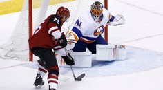 VIDEO: Halák pomohol k výhre Islanders nad Vegas, Bruins bodovali v 18. zápase v rade