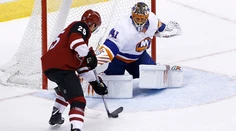 VIDEO: Halák pomohol k výhre Islanders nad Vegas, Bruins bodovali v 18. zápase v rade