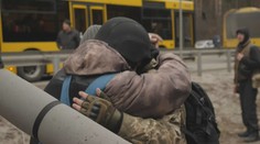 Život v Kyjeve sa nezastavil, ale zmenil. Ukrajinci sú na Rusov pripravení a odhodlaní zdolať aj dlhý konvoj