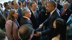 Historický okamih: Obama a Castro si na summite Amerík podali ruky