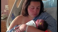 Do nemocnice sa ponáhľali pre kŕče v bruchu. Netušili, že z nej odídu ako rodičia