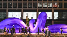 Biela noc prilákala do ulíc nočnej Bratislavy takmer 200 000 ľudí všetkých generácií