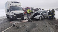 Vážna nehoda za Prešovom. Dodávka narazila do auta s troma deťmi