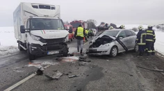 Vážna nehoda za Prešovom. Dodávka narazila do auta s troma deťmi