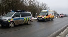 V lome objavili telo muža zaseknutého v korune stromu. Musel ho vyslobodiť vrtuľník